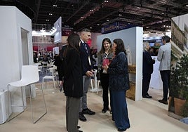 El alcalde de Cullera y la concejal de Turismo en Londres.