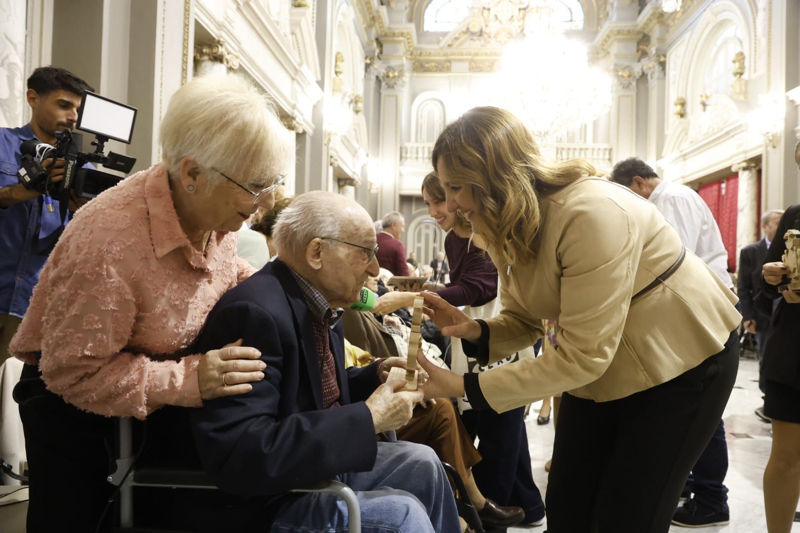 Fotos del homenaje a los vecinos centenarios de Valencia