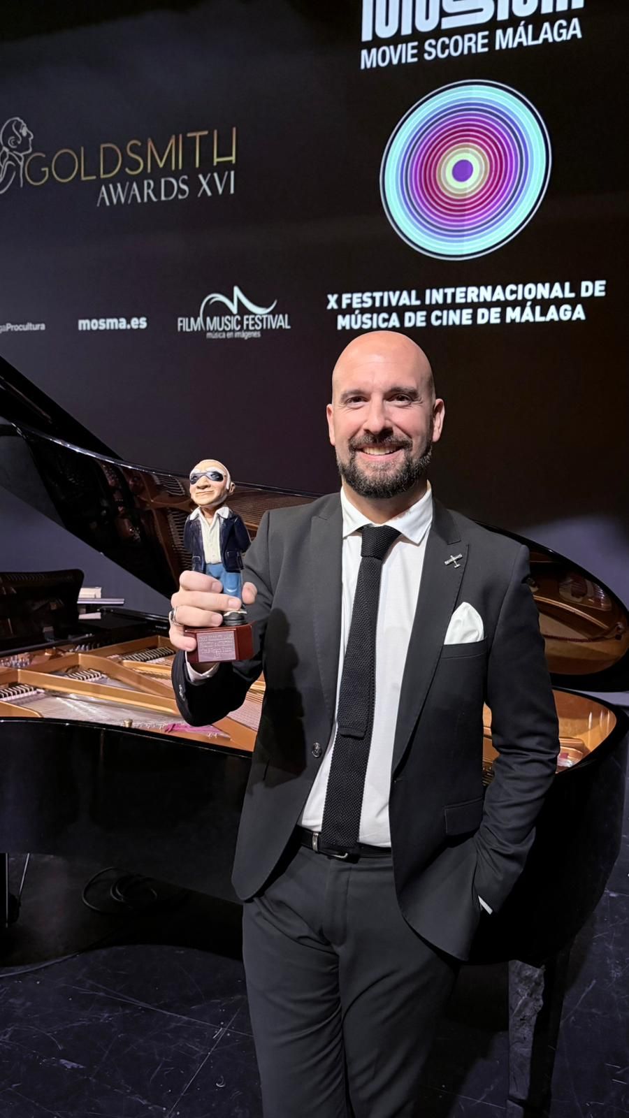 Josué Vergara, con el reconocimiento en el Festival Internacional de Música de Cine de Málaga.