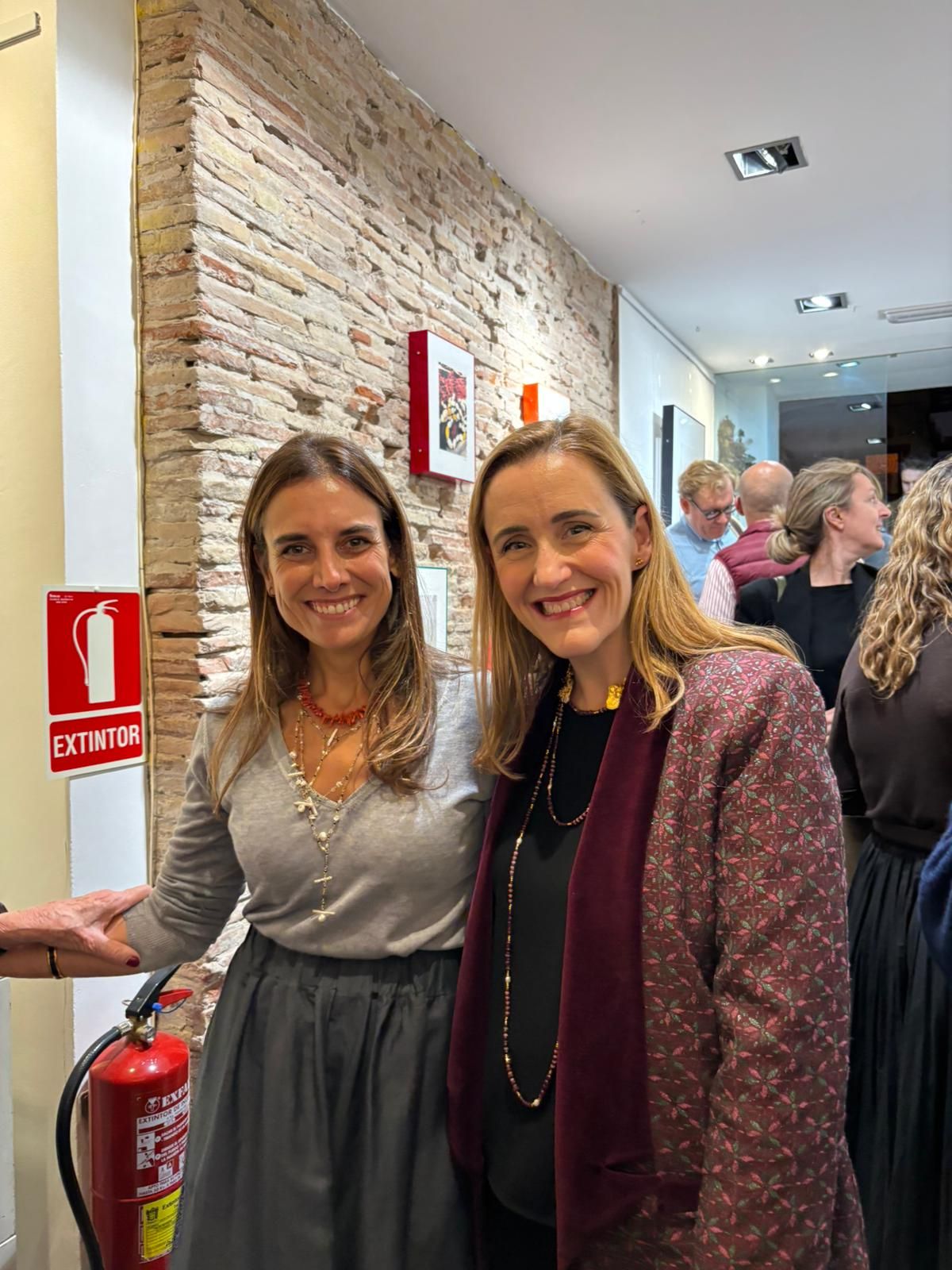 Victoria Aznar recibió el cariño de muchísimos amigos y familiares que quisieron acompañarla en su vocación artística.