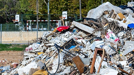 La retirada de residuos en los municipios dana comenzará este mes por la vía de urgencia