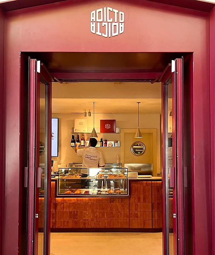 Imagen secundaria 2 - El nuevo templo para los amantes del café, las tortillas y tartas de queso que aterriza en Valencia