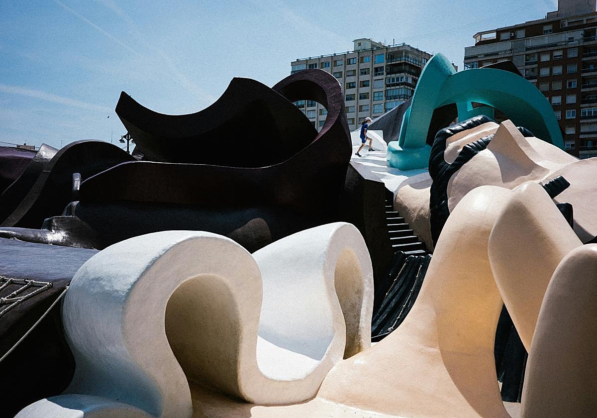 Una exposición gratuita en el centro de Valencia muestra la creación del Parque Gulliver