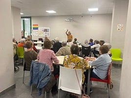 Una de las actividades de apoyo a personas mayores.