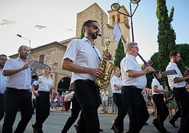 Banda de música participando en el certamen