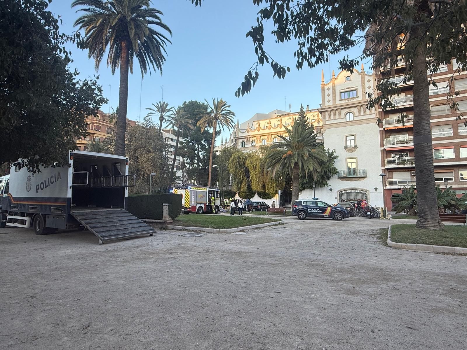 Desalojan la Conselleria de Emergencias por la filtración de gases tras la limpieza del alcantarillado