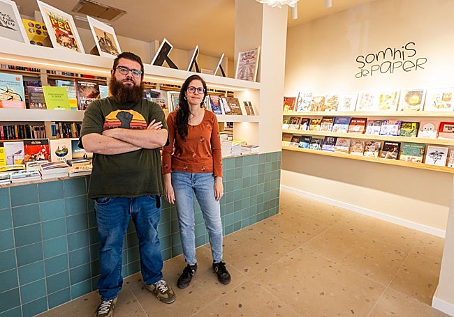 Somnis volvió de forma temporal en un puesto del mercado de Benetússer. Ahora ya está en su local.