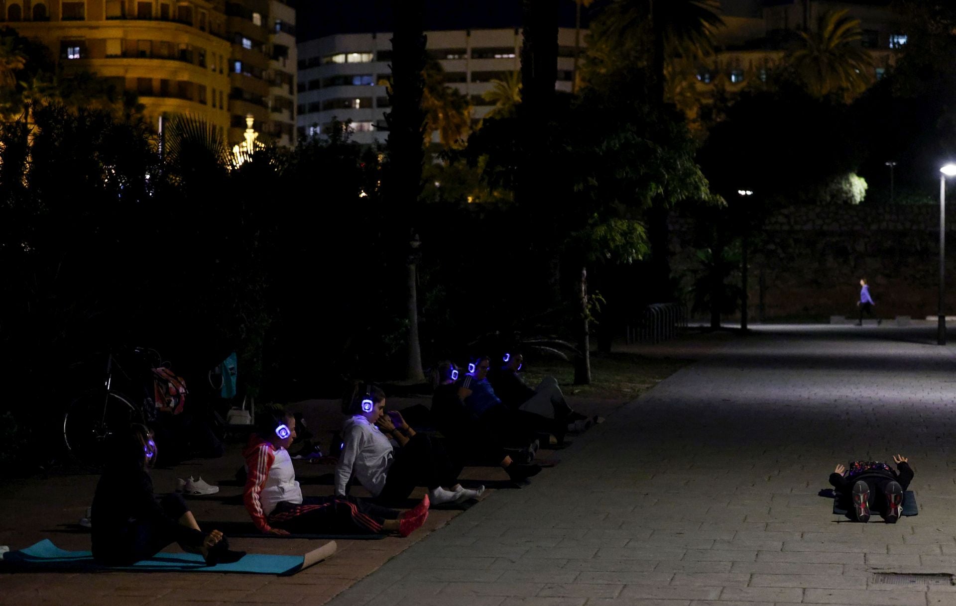 FOTOS | El jardín del Turia de Valencia, a oscuras