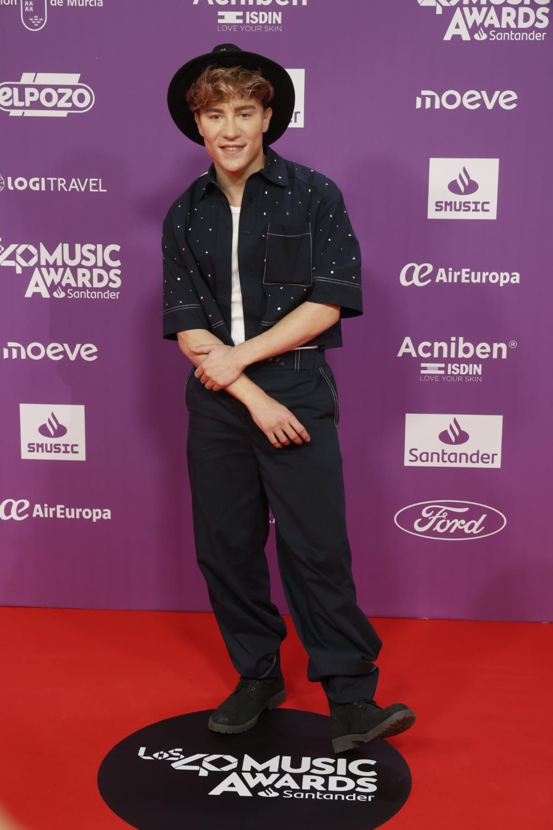 FOTOS | Los famosos deslumbran en la alfombra roja del Roig Arena para LOS40 Music Awards