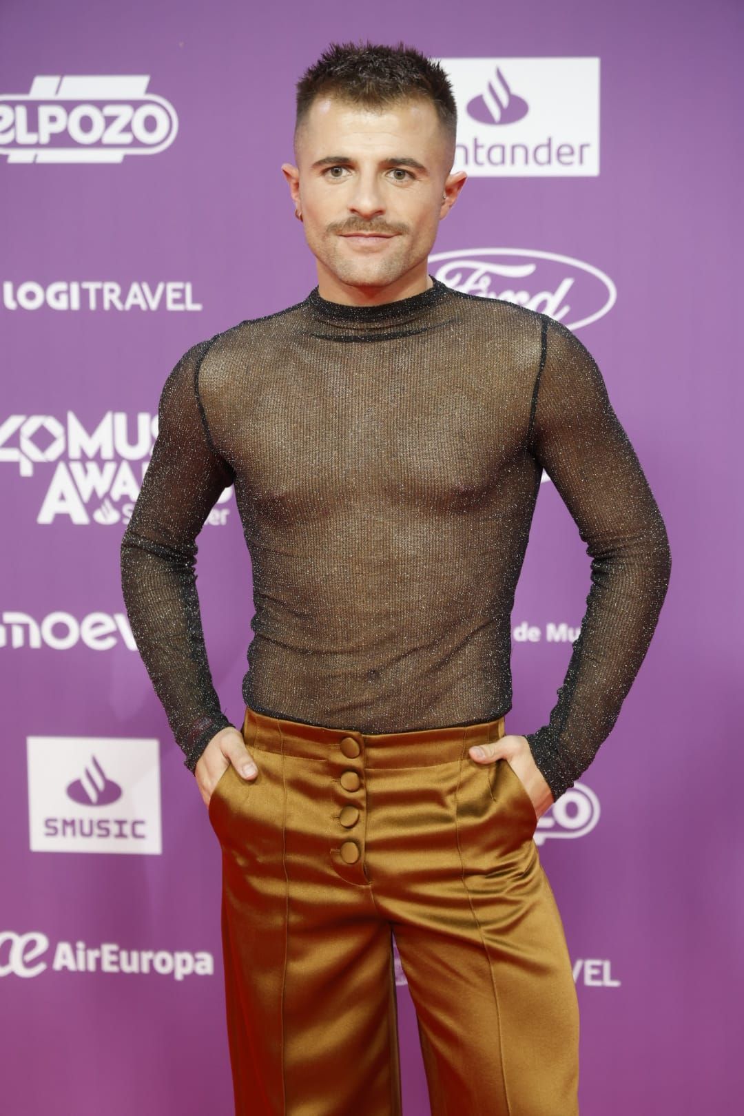 FOTOS | Los famosos deslumbran en la alfombra roja del Roig Arena para LOS40 Music Awards