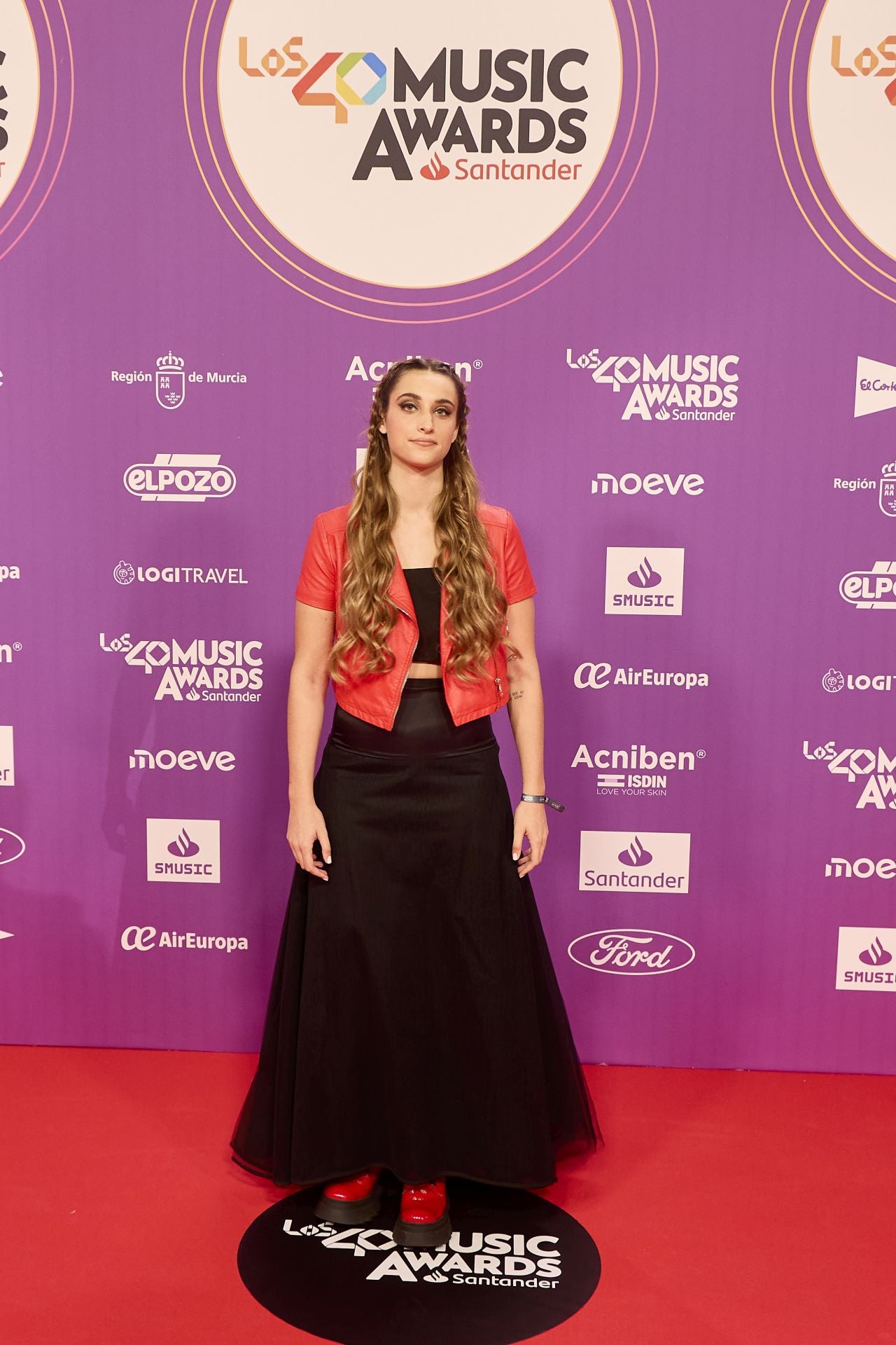 FOTOS | Los famosos deslumbran en la alfombra roja del Roig Arena para LOS40 Music Awards
