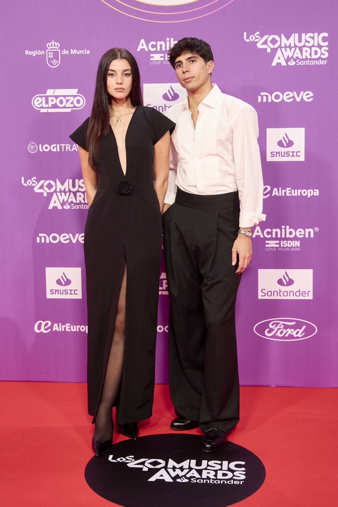 FOTOS | Los famosos deslumbran en la alfombra roja del Roig Arena para LOS40 Music Awards
