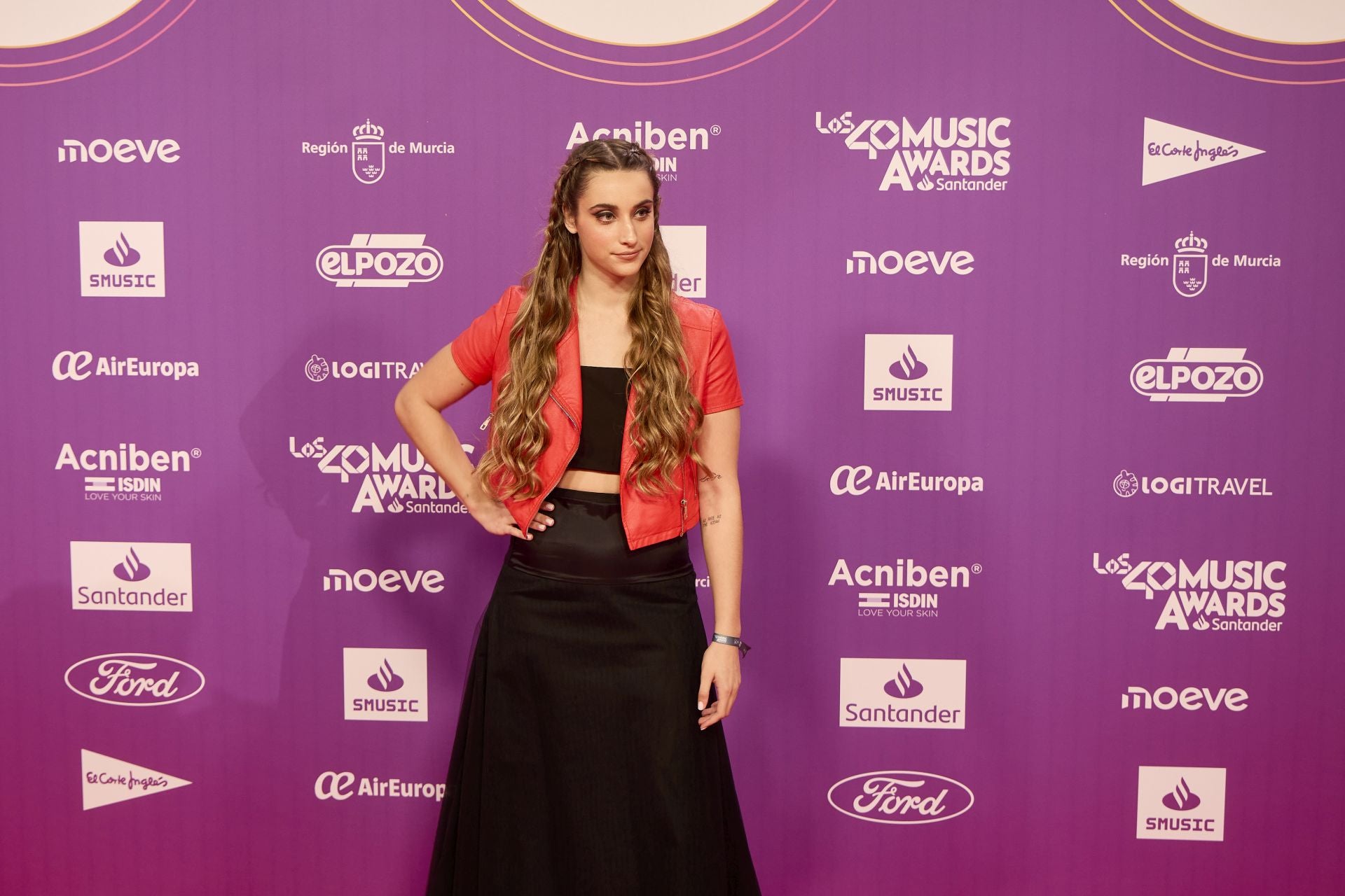 FOTOS | Los famosos deslumbran en la alfombra roja del Roig Arena para LOS40 Music Awards