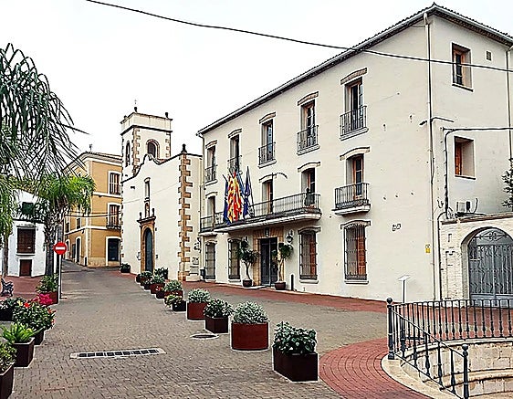El Ayuntamiento de Ondara.