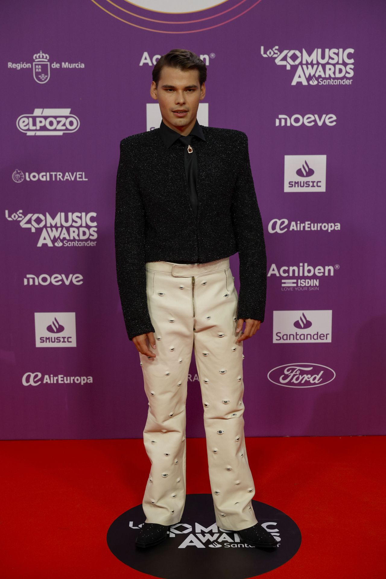 FOTOS | Los famosos deslumbran en la alfombra roja del Roig Arena para LOS40 Music Awards