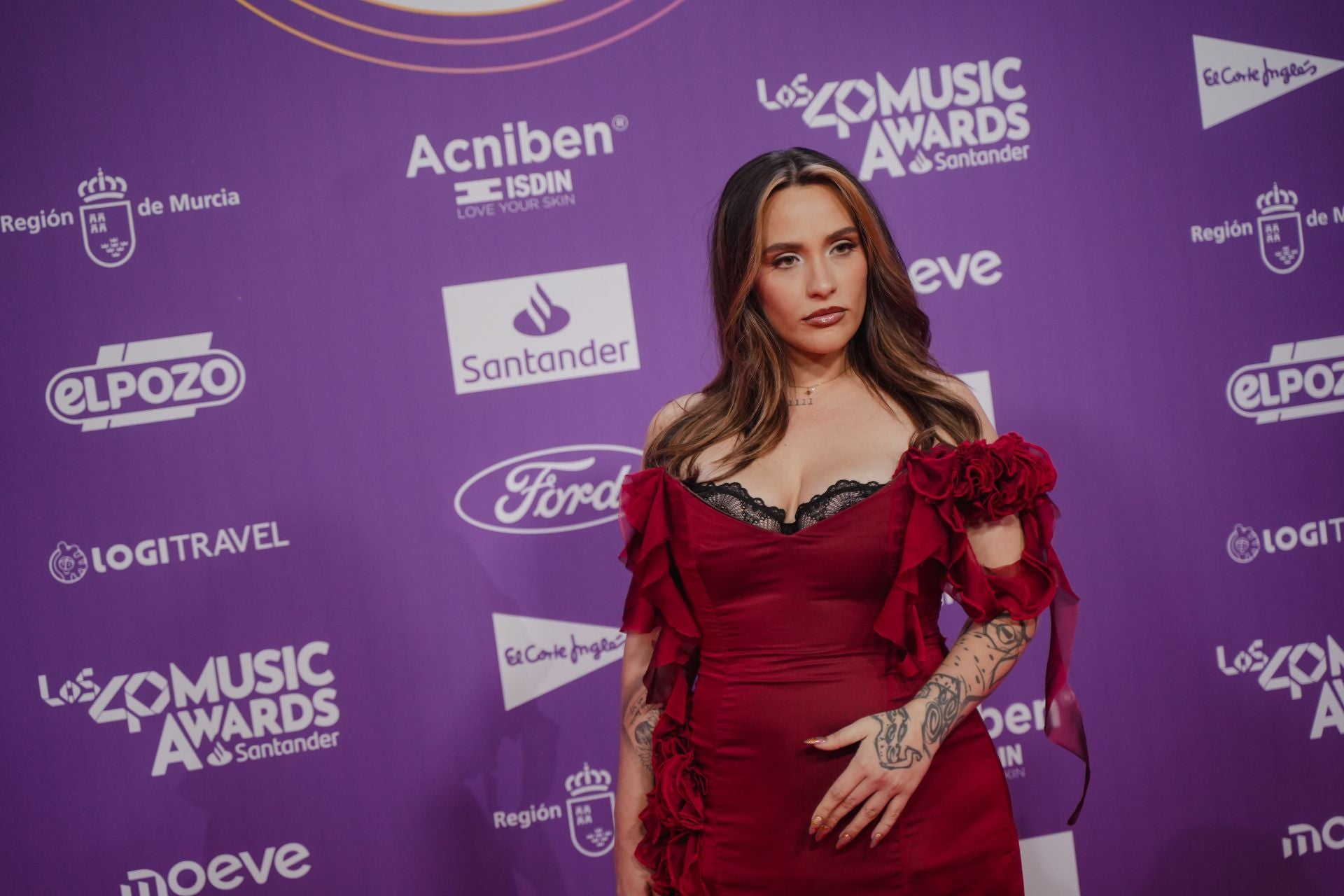 FOTOS | Los famosos deslumbran en la alfombra roja del Roig Arena para LOS40 Music Awards