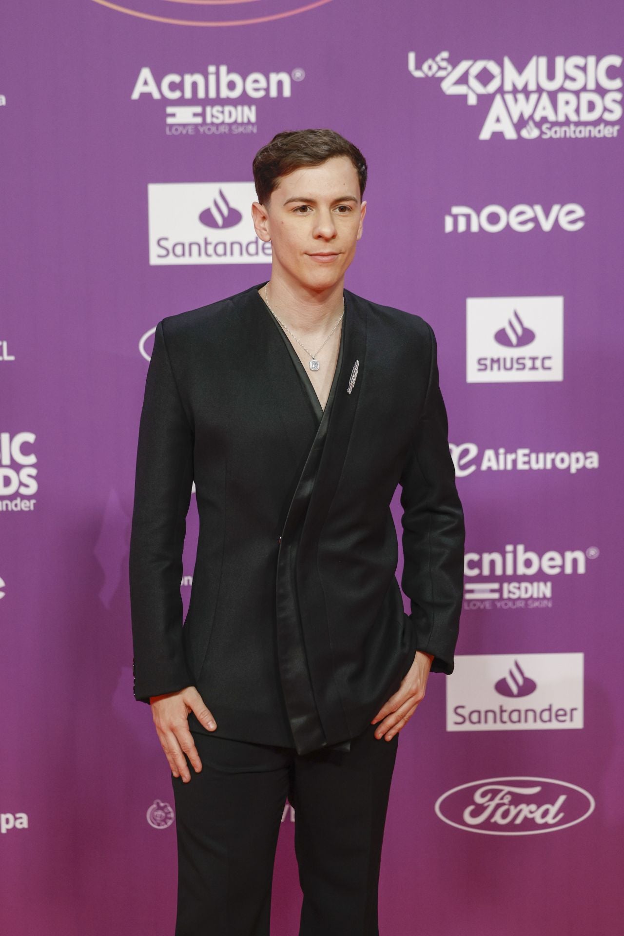 FOTOS | Los famosos deslumbran en la alfombra roja del Roig Arena para LOS40 Music Awards