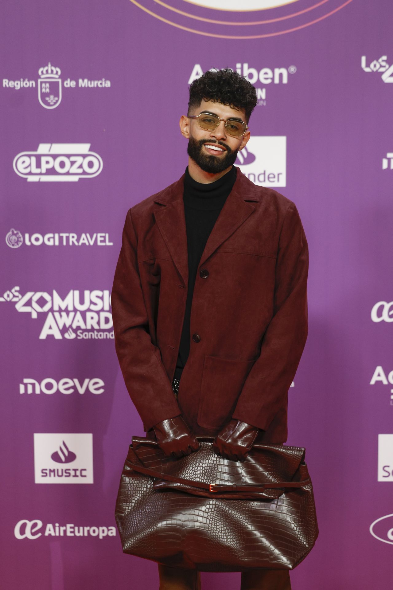 FOTOS | Los famosos deslumbran en la alfombra roja del Roig Arena para LOS40 Music Awards
