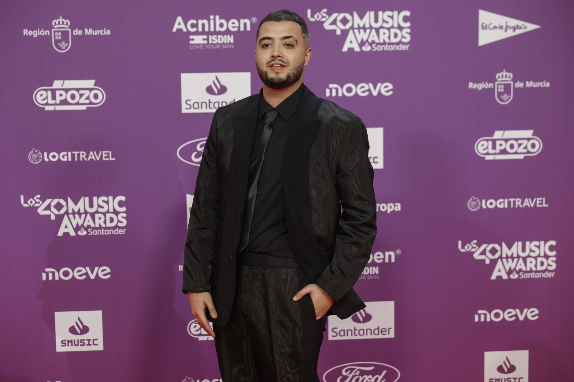 FOTOS | Los famosos deslumbran en la alfombra roja del Roig Arena para LOS40 Music Awards