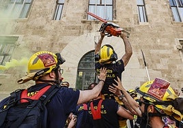 Protesta de bomberos forestales organizada en abril de 2024.