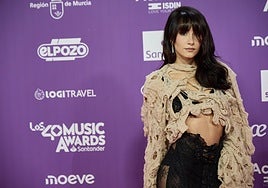 Aitana, en la alfombra roja previa a la gala.