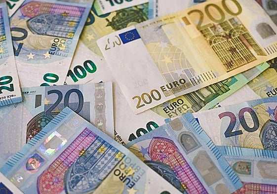 Varios billetes en una imagen de archivo.