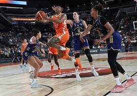 Tanaya Atkinson, en un partido del Valencia Basket en el Roig Arena.