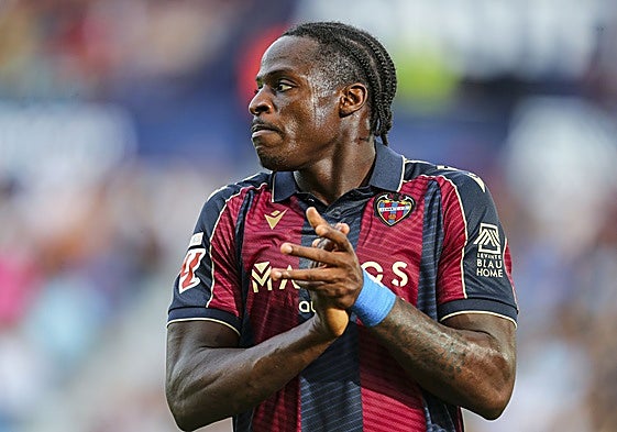 Etta Eyong, en un partido con el Levante.