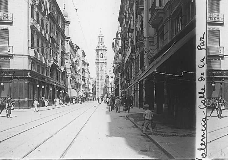 Vista general de la calle de la Paz de Valencia, en 1914. Una fotografía estereoscópica,de la colección Francesc Xavier Parés.
