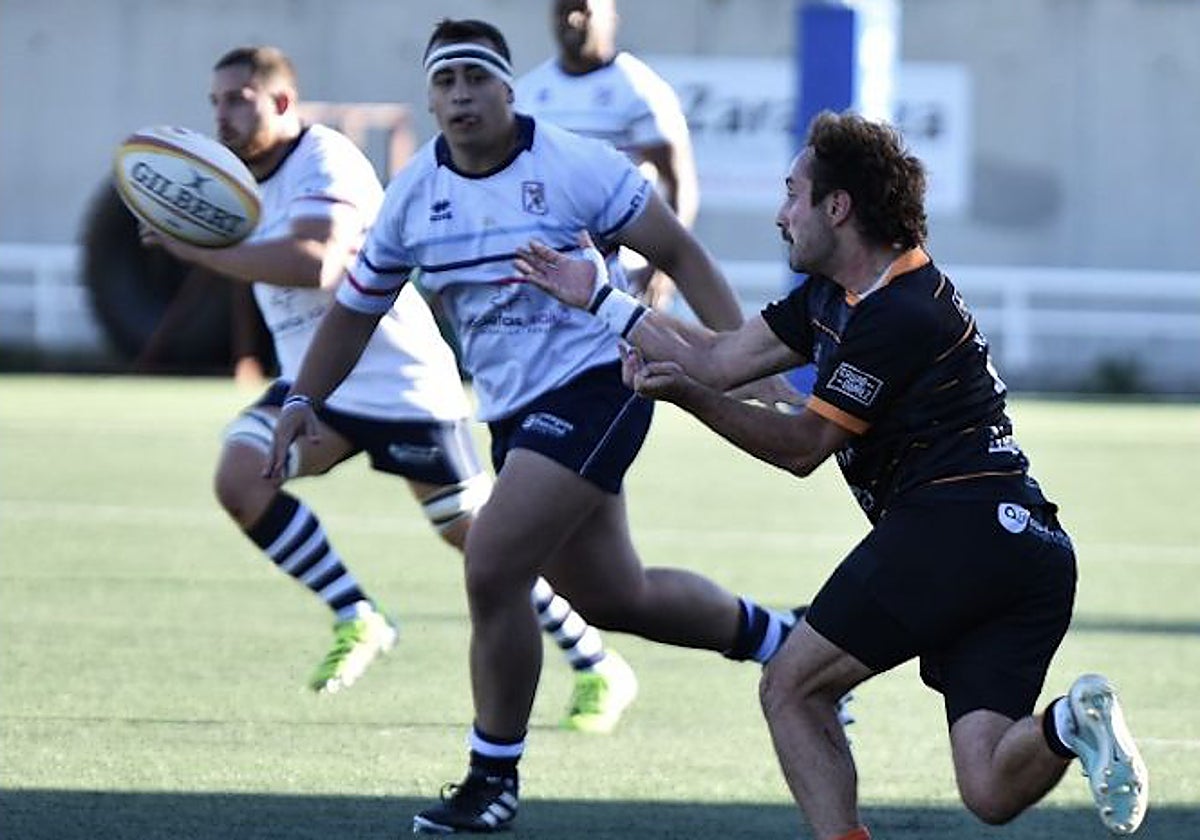 Jorge Morcillo, jugador de Les Abelles, corre por el balón