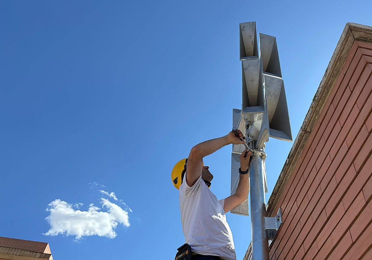 Imagen principal - Instalación del sistema de megafonía en la alcaldía pedánea de La Torre y cursos formativos a la ciudadanía de La Torre.