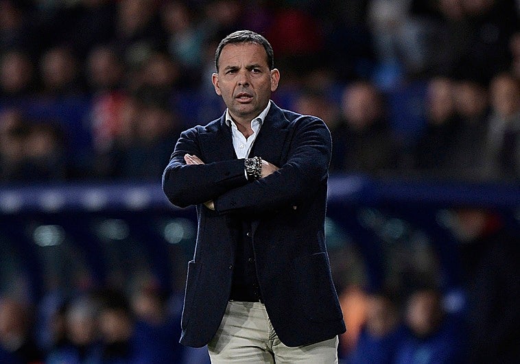 Javi Calleja acumula una nueva destitución