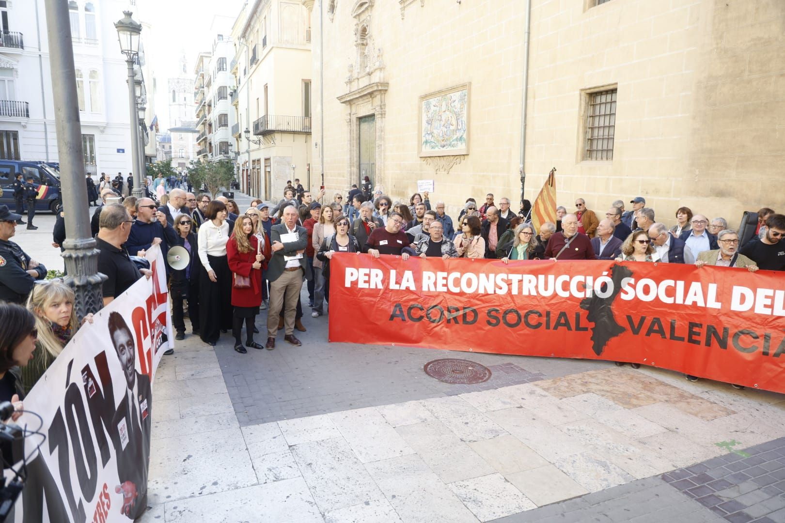 FOTOS | Mazón comparece en la comisión de la dana de Les Corts