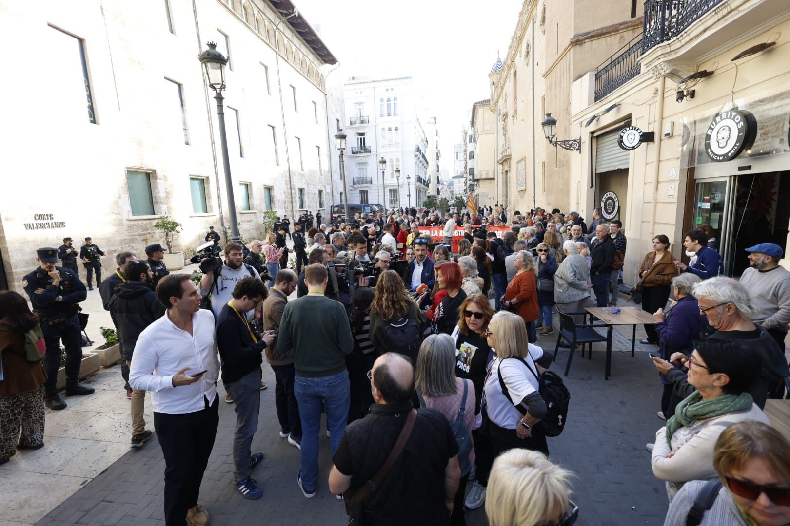 FOTOS | Mazón comparece en la comisión de la dana de Les Corts