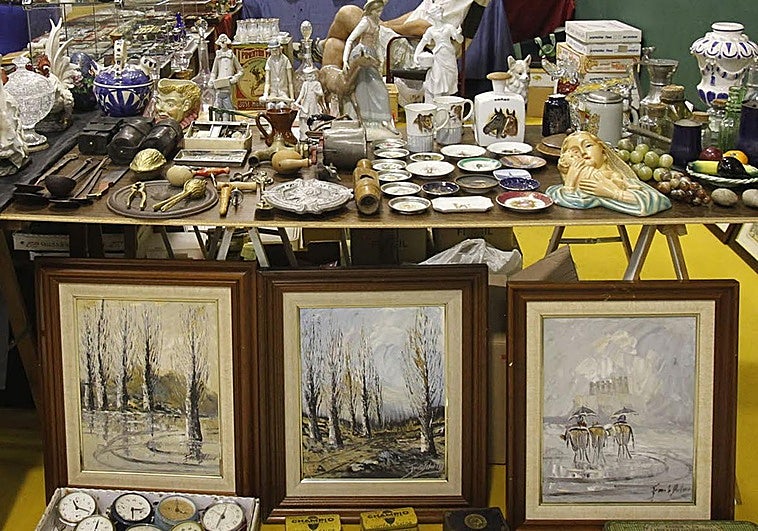Un mercado de antigüedades ofrece piezas únicas del pasado este fin de semana en Valencia