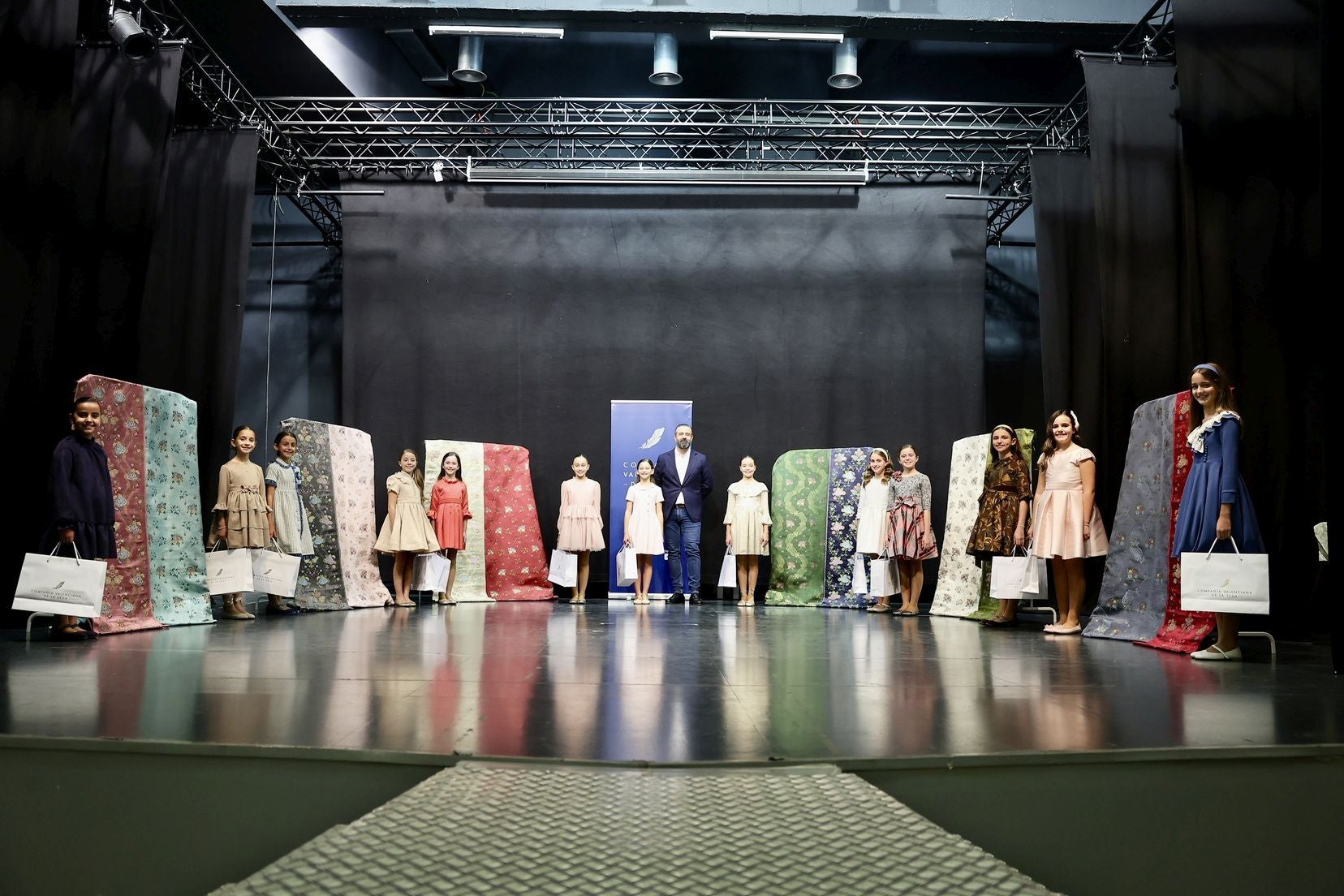 Las telas de los trajes de la corte de honor infantil de las Fallas 2026