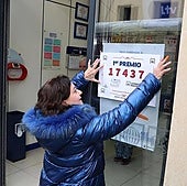 Premio de lotería en una administración. Imagen de archivo.