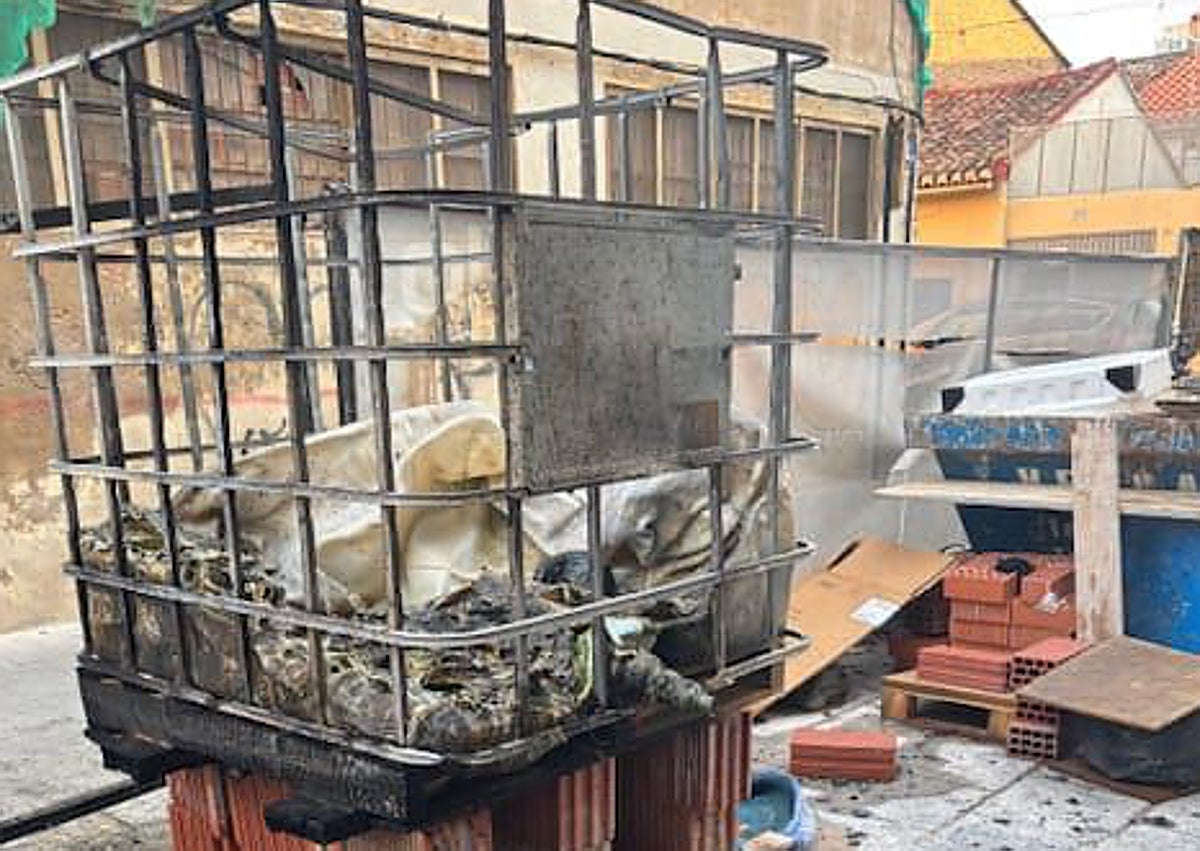 Imagen secundaria 1 - Daños en una casa en obras de la calle Pescadores del Cabanyal.