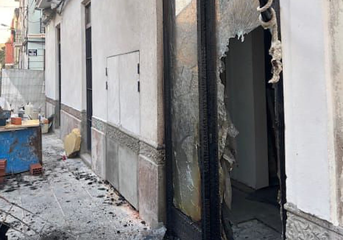 Incendio de una casa en reformas del Cabanyal.