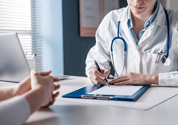Los cuatro médicos especialistas mejor valorados de la Comunitat Valenciana en 2025