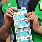 Un vendedor de la ONCE en una imagen de archivo.