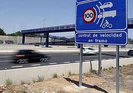 Cartel de aviso de un radar.