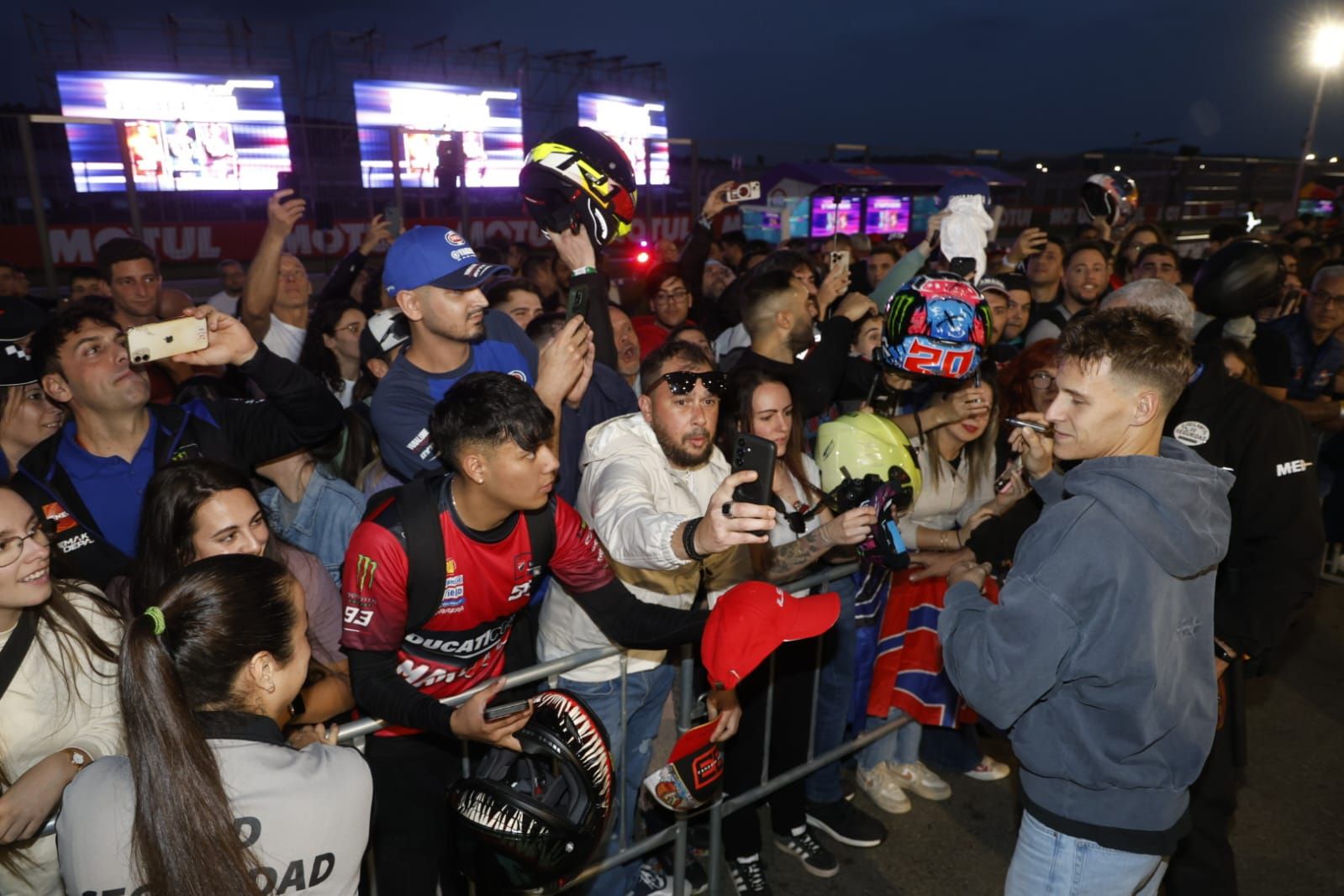 Fotos de ambiente en el GP Cheste 2025