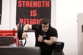 Joan Pradells entrenando en su gimnasio