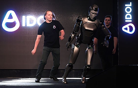 Presentación del robot ruso Aidol