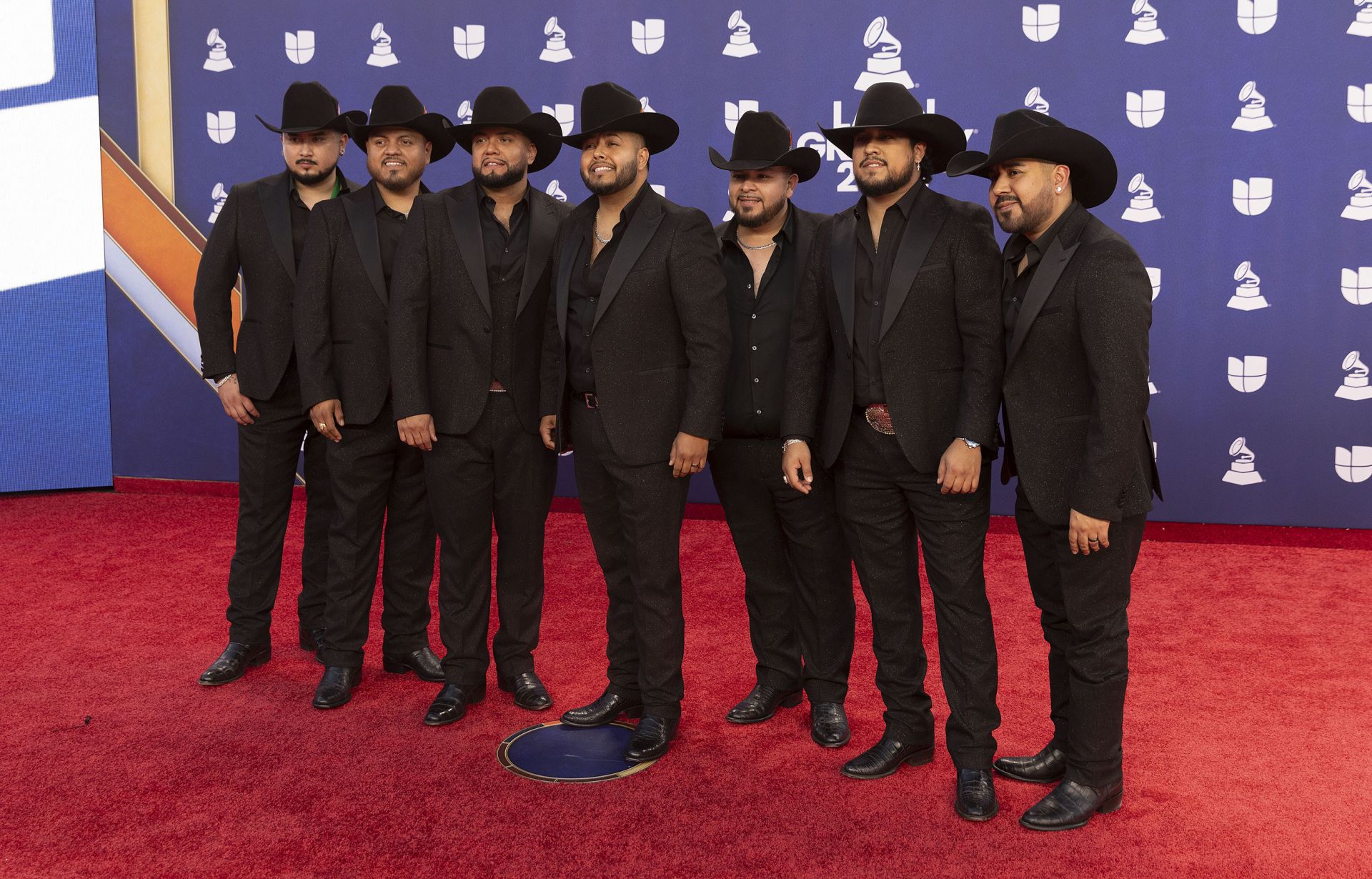 Los looks más impactantes de la alfombra roja de los Latin Grammy 2025