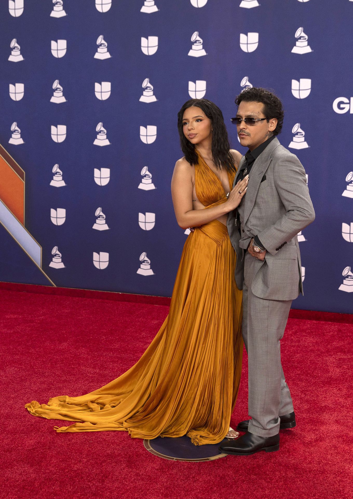 Los looks más impactantes de la alfombra roja de los Latin Grammy 2025