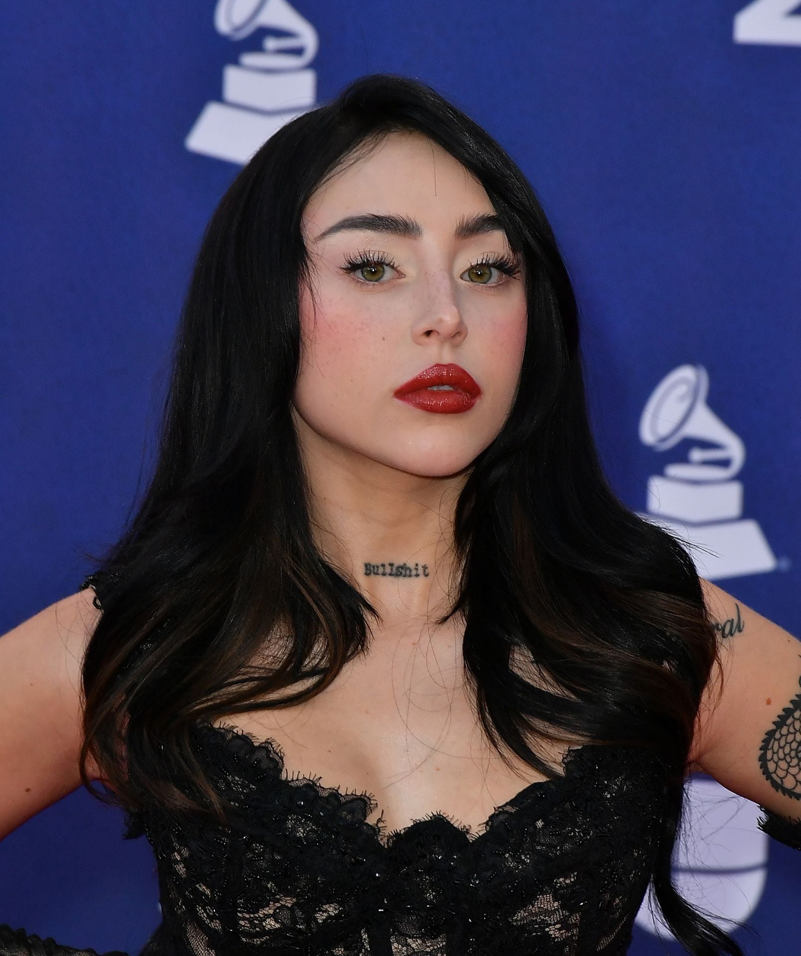 Los looks más impactantes de la alfombra roja de los Latin Grammy 2025