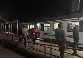 El Cercanías averiado.