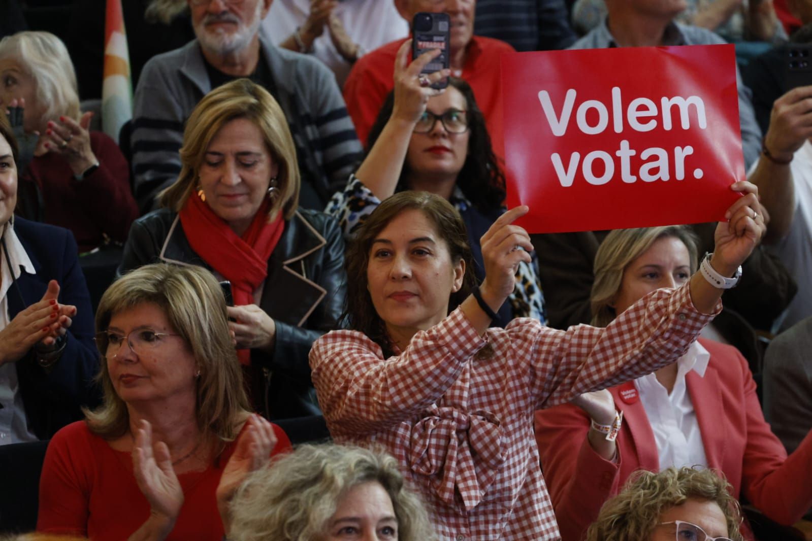 Fotos del acto público del PSPV para exigir la convocatoria de elecciones en la Comunitat Valenciana